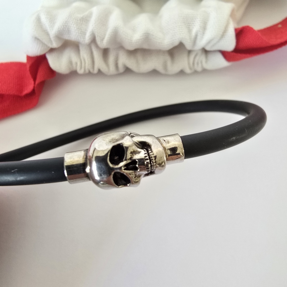 Alexander McQueen Rubber Skull Bracelet Black - Picture 4 of 7